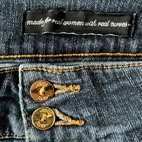 NYDJ premium Denim Jean Capris. Size 12P. Fits regular size 12 - Picture 4 of 11